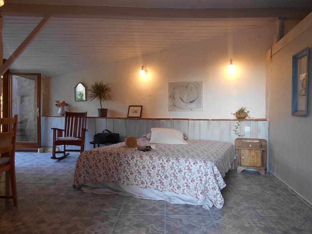 Bastida De Beata Bed and Breakfast Noailles  Exteriör bild