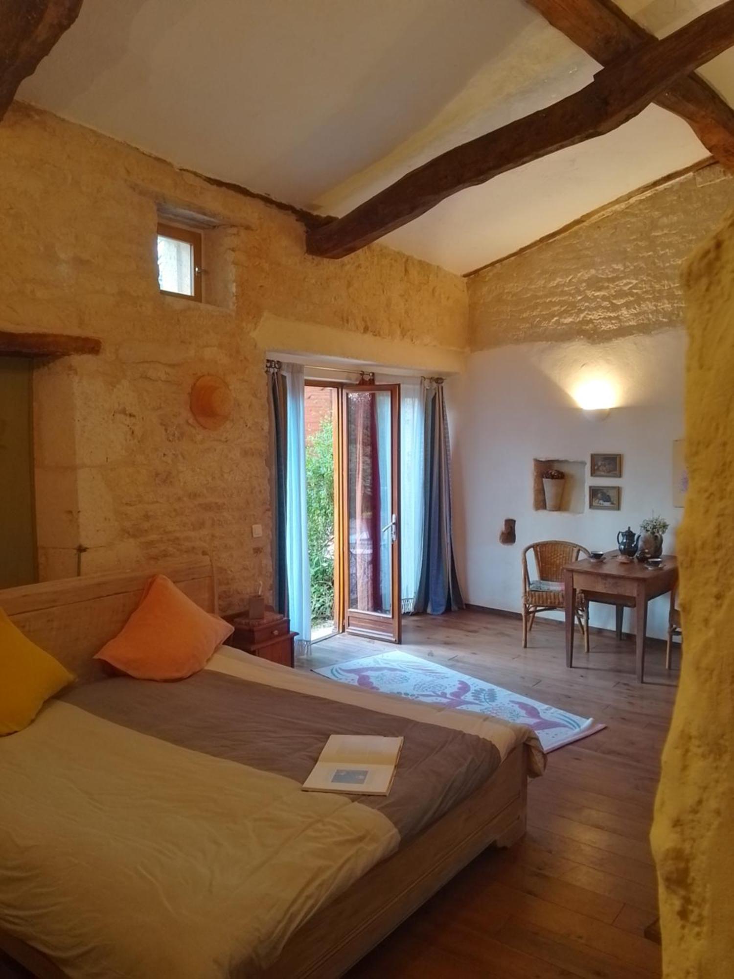 Bastida De Beata Bed and Breakfast Noailles  Exteriör bild