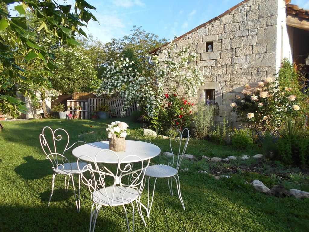 Bastida De Beata Bed and Breakfast Noailles  Exteriör bild